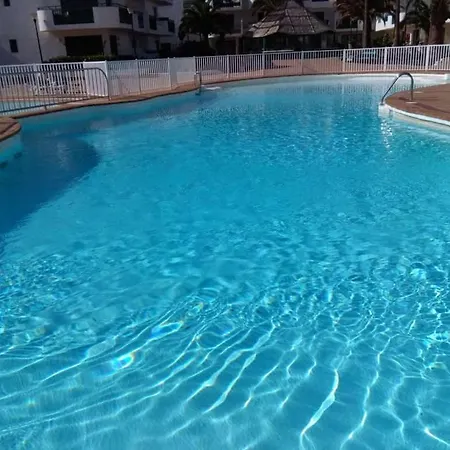 Apartment Sleeps 2 Pool Wifi