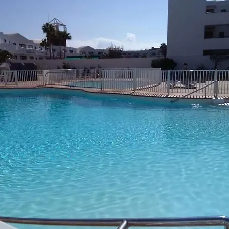 Sleeps 2 Pool Wifi Apartment *
