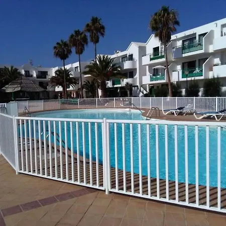 Apartment Sleeps 2 Pool Wifi *